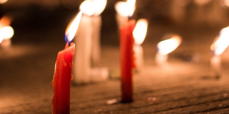 Tanta gente ai funerali di Elena Galeotti, l’allevatrice travolta e uccisa da uno dei suoi animali