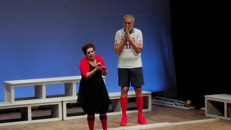 Doppietta sold-out per “la leggenda del pallavolista volante” al Teatro Giotto di Borgo