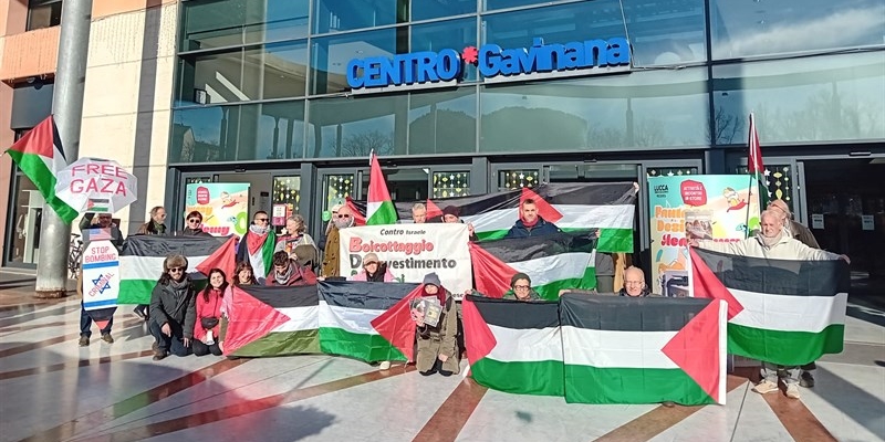 Manifestazione alla Coop di Gavinana