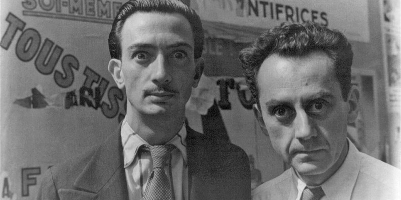 Dalí (a sinistra) e l'amico Man Ray, esponente del dadaismo a Parigi il 16 giugno 1934, fotografati da Carl Van Vechten