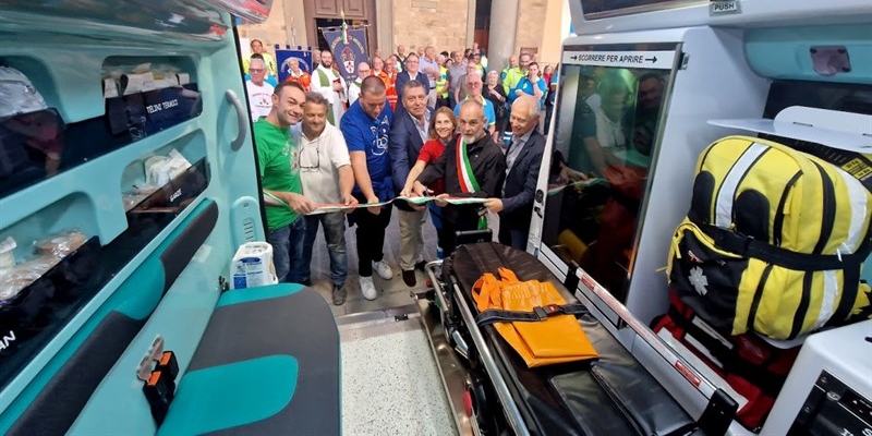 Impruneta, donata alla Misericordia una nuova ambulanza firmata dai 4 Rioni
