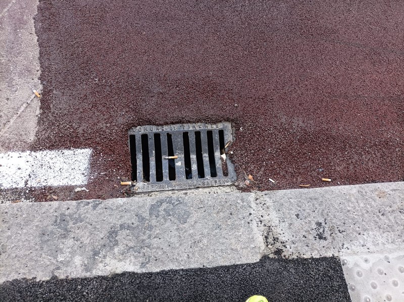 le caditoie ostruite in via Scipione Ammirato