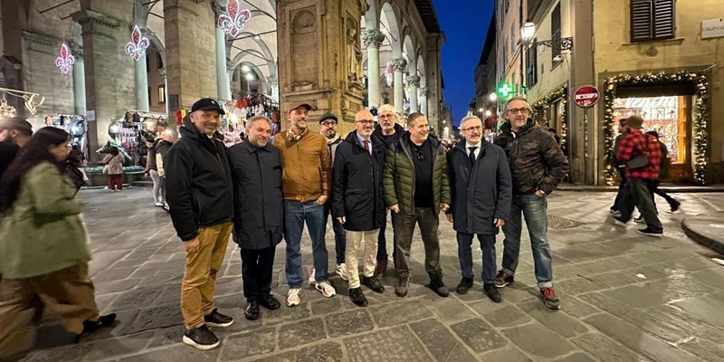 Accese le luci di Natale al Porcellino