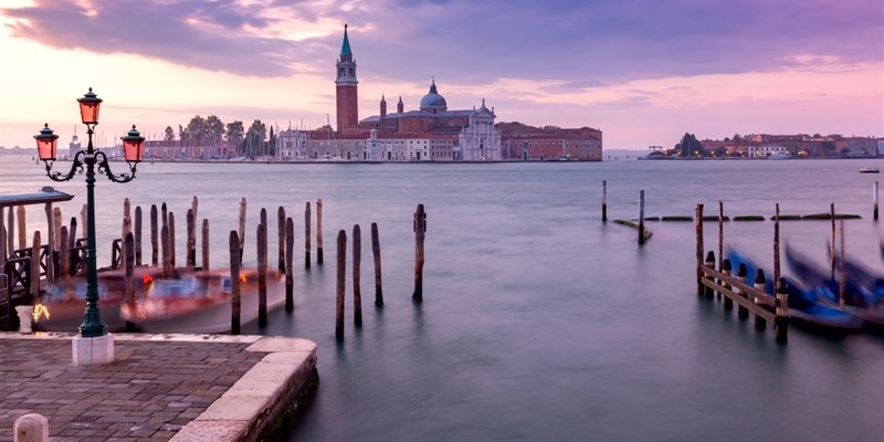 421 - Nasce Venezia (1604 anni fa)