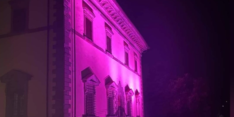 Villa Poggio Reale illuminata di rosa - Pink October