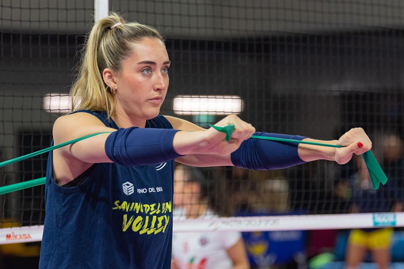 Savino Del Bene Volley e Volley Bergamo 1991 in una azione di gioco.