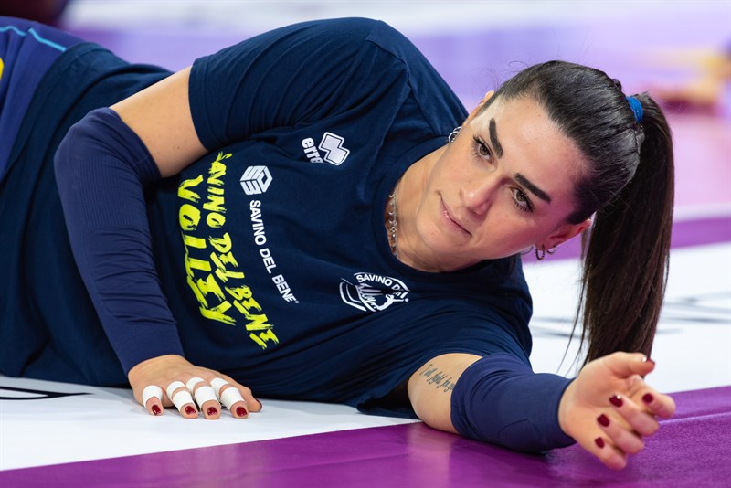 Savino Del Bene Volley e Volley Bergamo 1991 in una azione di gioco.