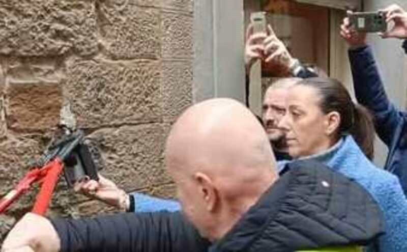 La rimozione delle key box della Polizia Municipale con la Sindaca