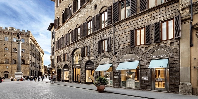 Via Tornabuoni, storia e bellezze di uno dei luoghi simbolo di Firenze