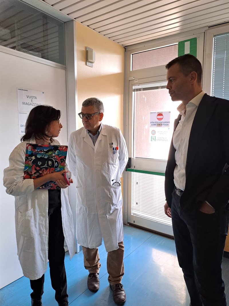 Un momento della visita dei direttori ai reparti del SMA