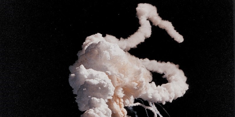 1986, lo shuttle esplode 73 secondi dopo il decollo