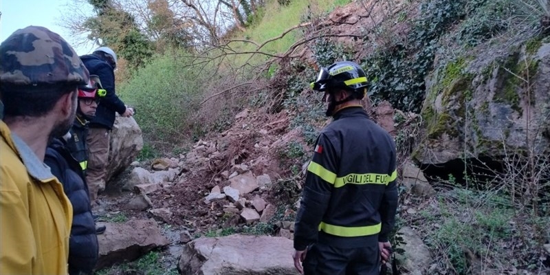 Gli amministratori sul luogo della frana
