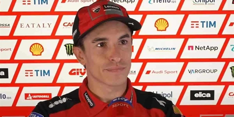 Marquez getta la maschera