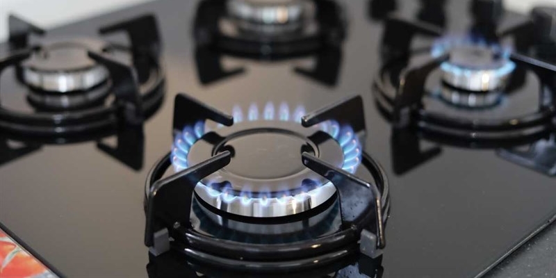 Fornello, attenzione al colore della fiamma (www.okmugello.it)