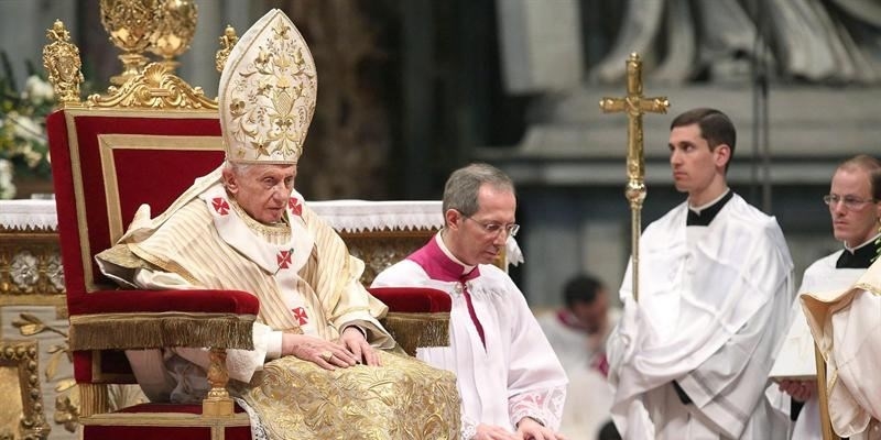 2013 - Papa Benedetto XVI lascia il Vaticano