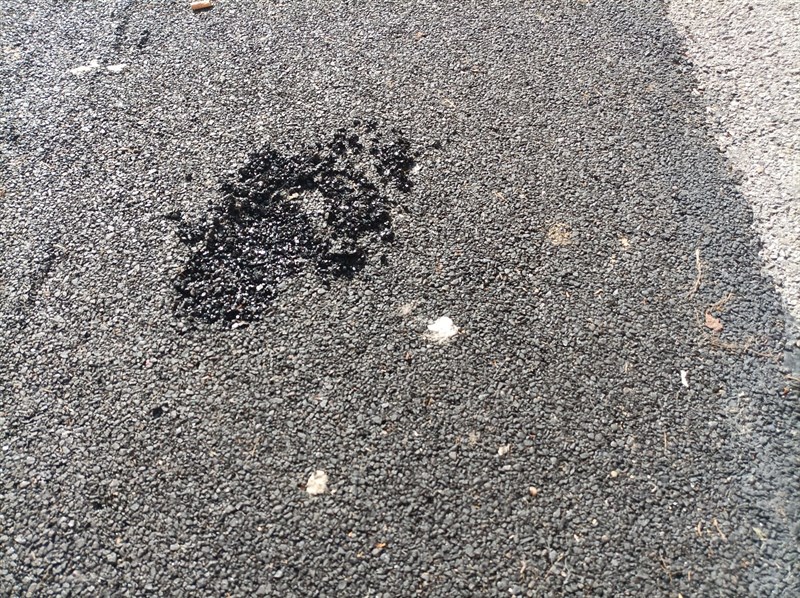 particolare del rottoppo che non rattoppa