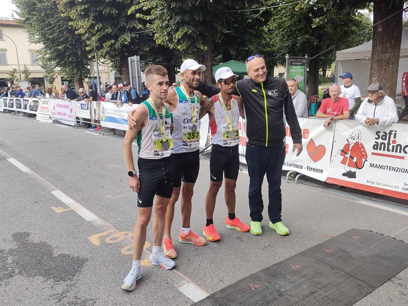 I primi tre arrivati con il dirigente Gabriele Sargenti. 