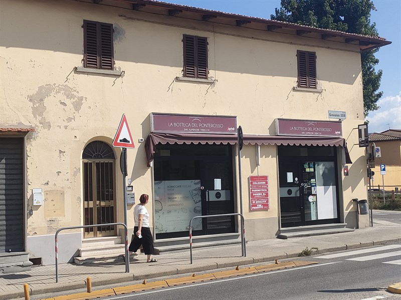 Anno 2025 – Il Bar Alimentari e Tabaccheria al Ponterosso chiuso. 