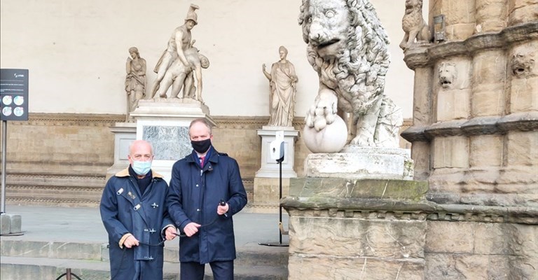 Il direttore delle Gallerie degli Uffizi Eike Schmidt insieme al curatore del patrimonio architettonico del museo Antonio Godoli