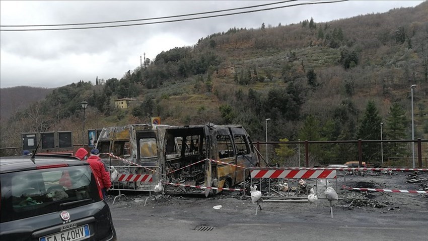 San Godenzo, cosa rimane dopo il rogo dei mezzi