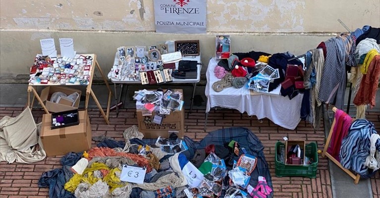 la merce sequestrata dalla Municipale al Campo di Marte