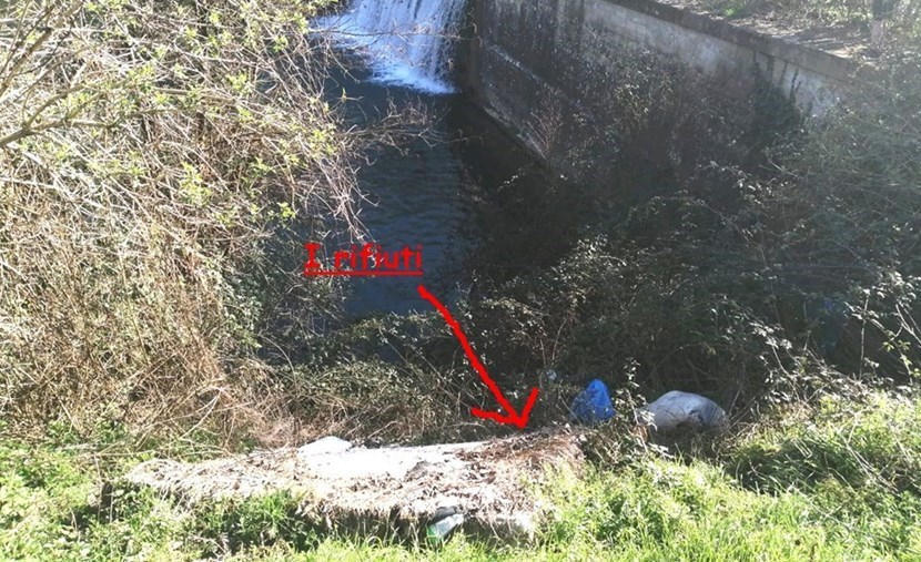 Rifiuti abbandonati a Campomigliaio-Tagliaferro. Una lettera e le foto