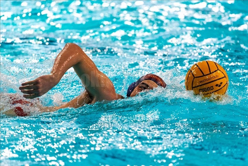 Il giocatore della AS Roma Nuoto durante la fase di contropiede.