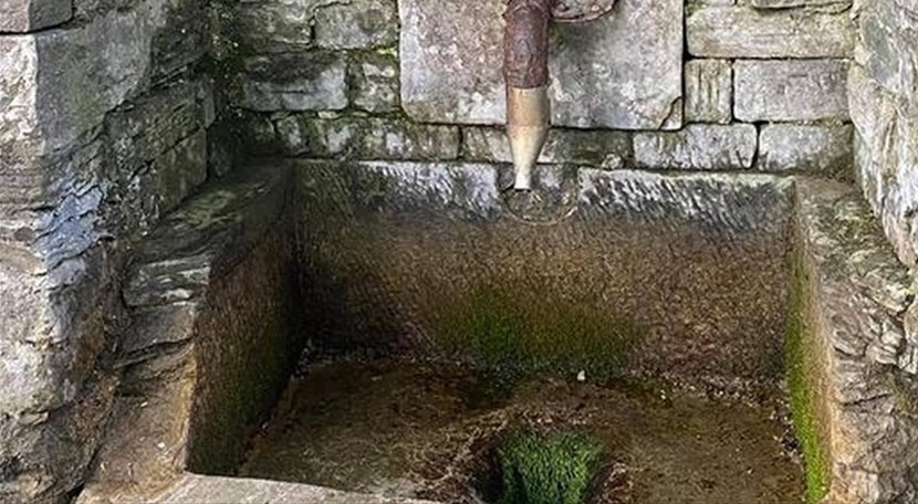 La fonte dell'Alpe (Passo della Colla) oggi non buttava acqua