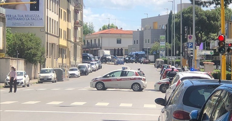 il blocco in via Baracca