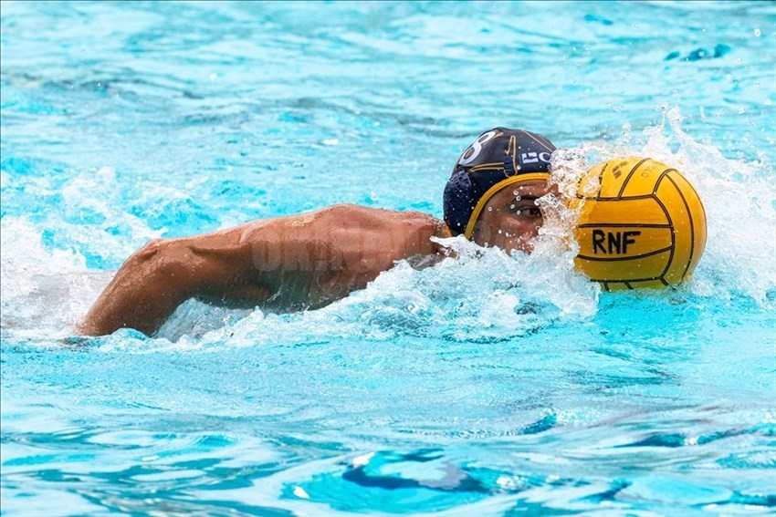 Un giocatore del San Donato Metanopoli cavalca l’onda del contropiede.