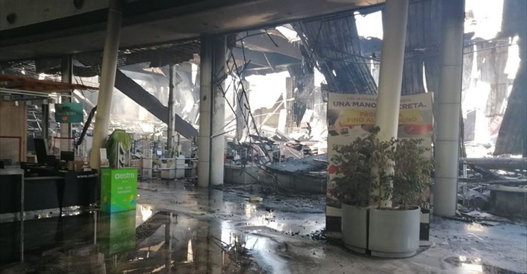 ciò che resta del centro commerciale