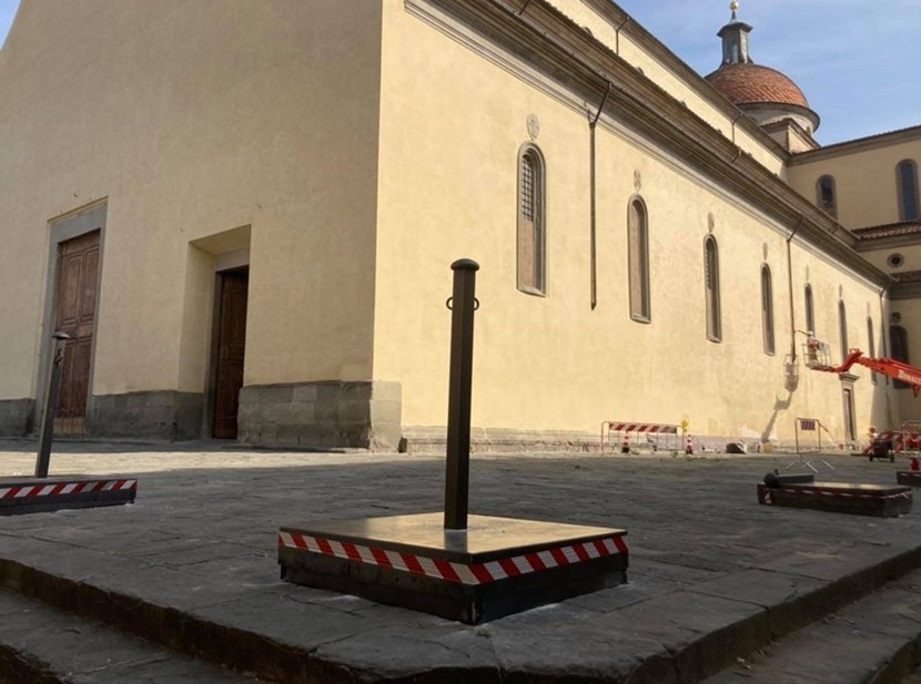la basilica di Santo Spirito con la nuova installazione