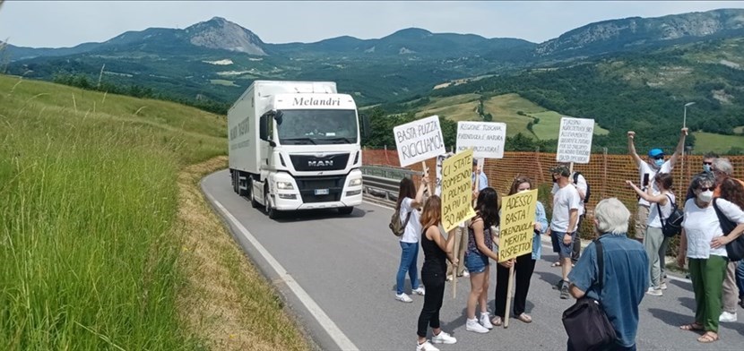 Firenzuola unita contro la discarica. Le foto e le ragioni della manifestazione di ieri