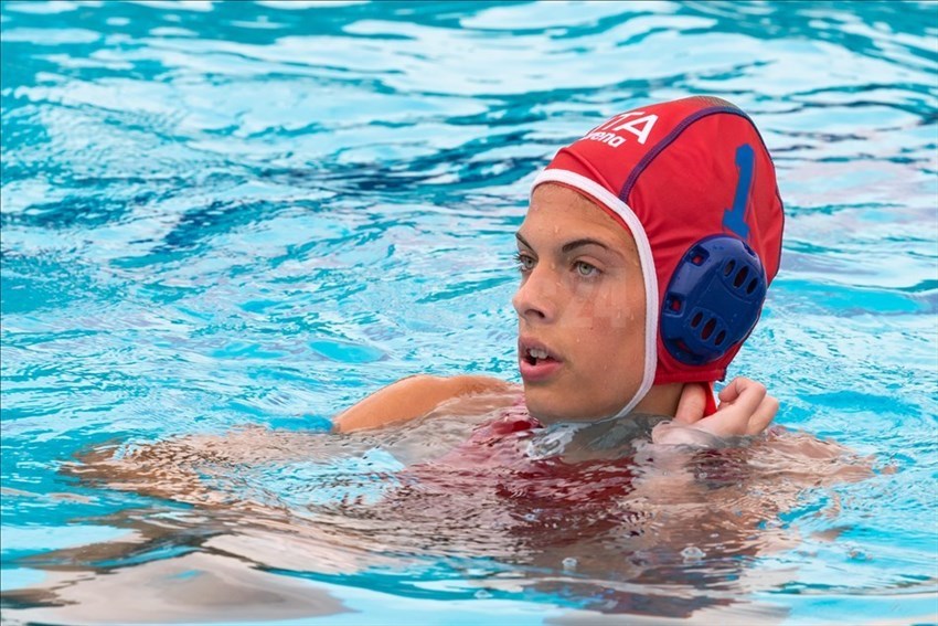 Una atleta della Nazionale U15 durante il riscaldamento prepartita.