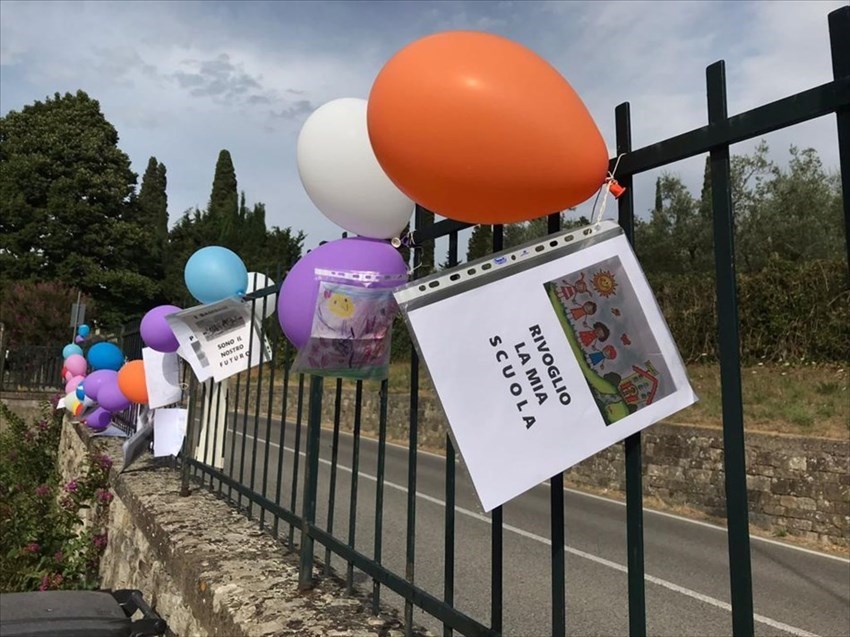 Manifestazione contro la chiusure della Scuola d'Infanzia alle Caldine