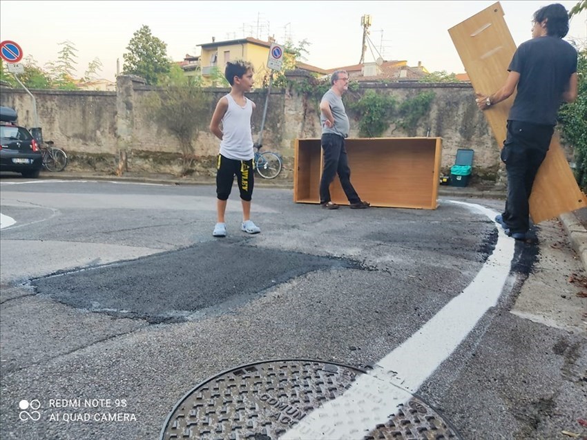 il montaggio dell'armadio nel viuzzo