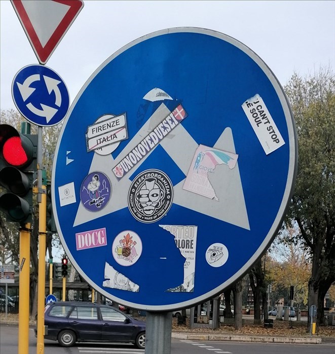 i cartelli devastati