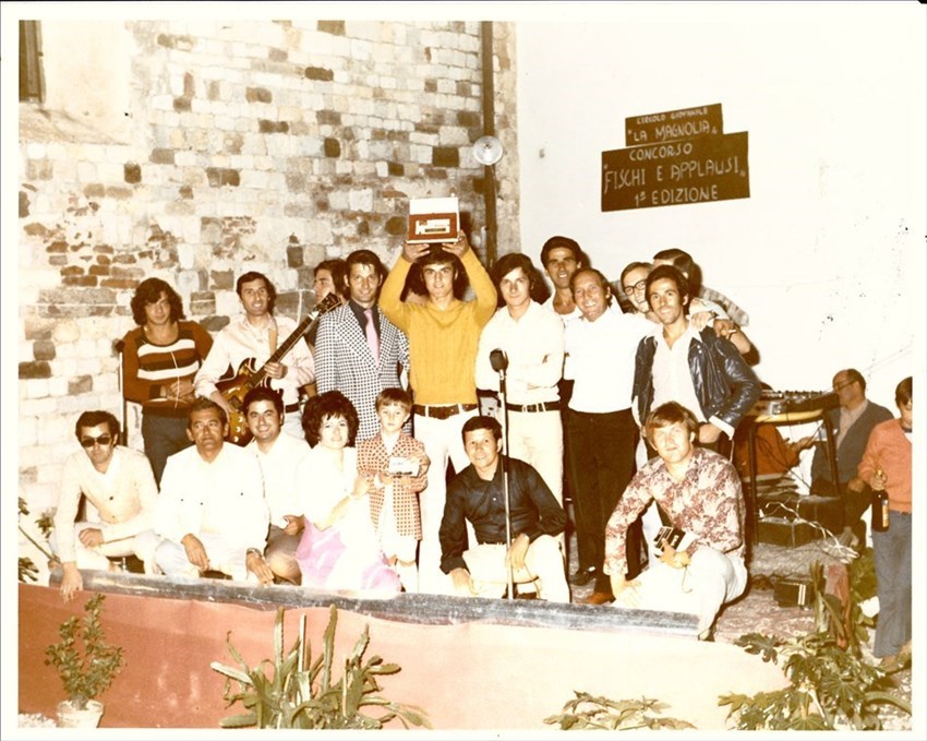 Fischi e applausi al vincitore