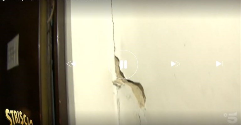 gli edifici lesionati mostrati anche in tv