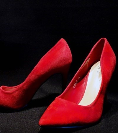 Tacchi rossi - giornata internazionale contro la violenza sulle donne