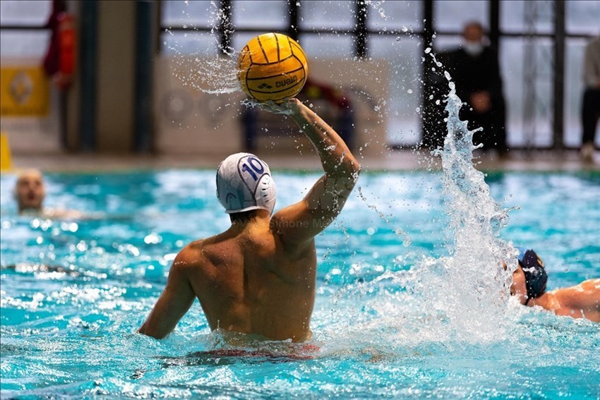 L’attaccante della Rari Nantes Florentia Pietro Partescano (10).
