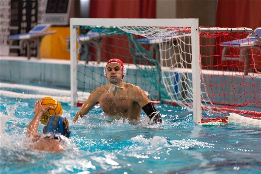 ll portiere della Rari Nantes Florentia Alessio Sammarco (1),  protagonista di splendide parate e di insuperabili gesti atletici.