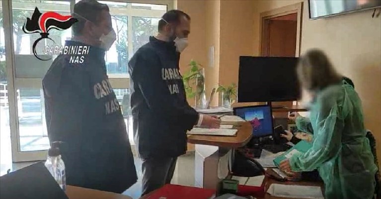 Nas all'opera negli studi medici