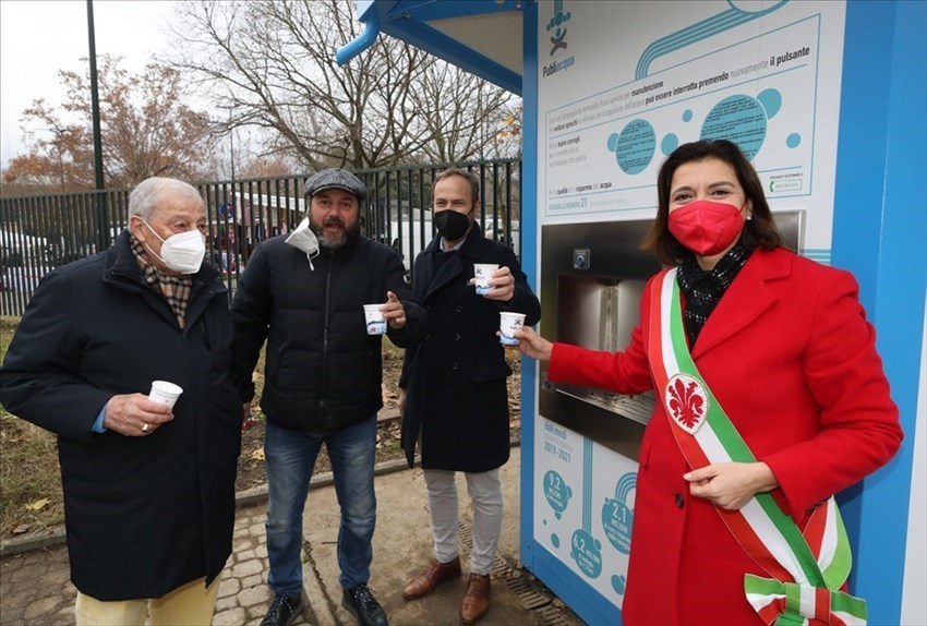 un brindisi con acqua