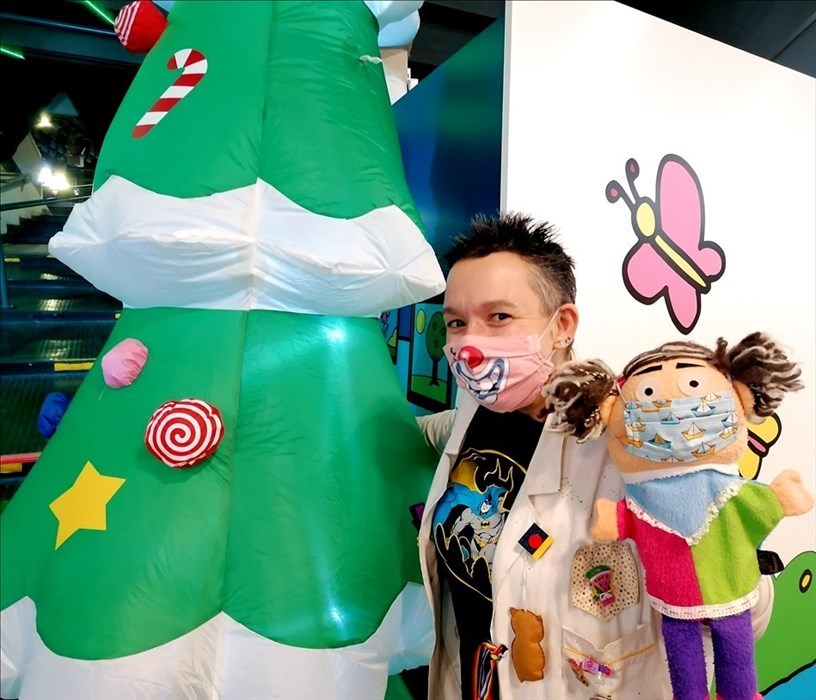 la dottoressa Gomitolo, alias Rachele Ignesti fra i box vaccinali