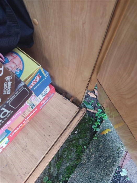 l'armadio danneggiato irrimediabilmente