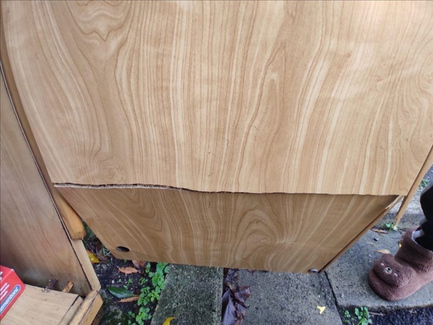 l'armadio danneggiato irrimediabilmente