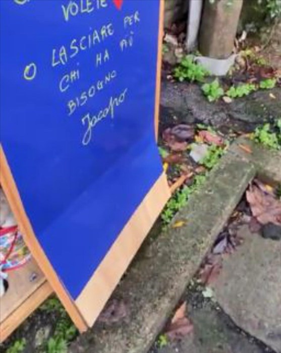 l'armadio danneggiato irrimediabilmente