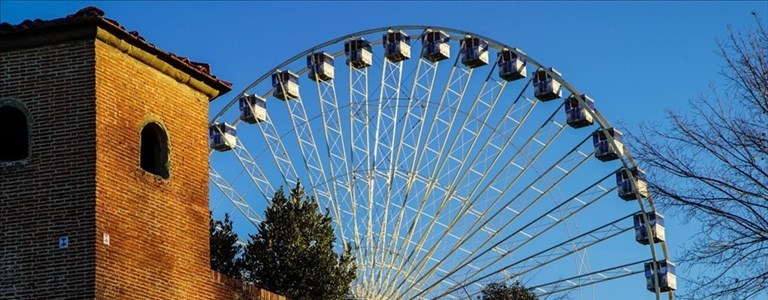 spaccio all'ombra della ruota panoramica