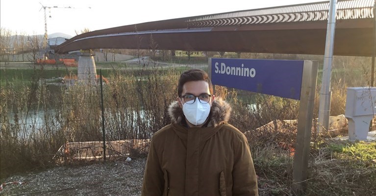 Paolo Gandola davanti al ponte